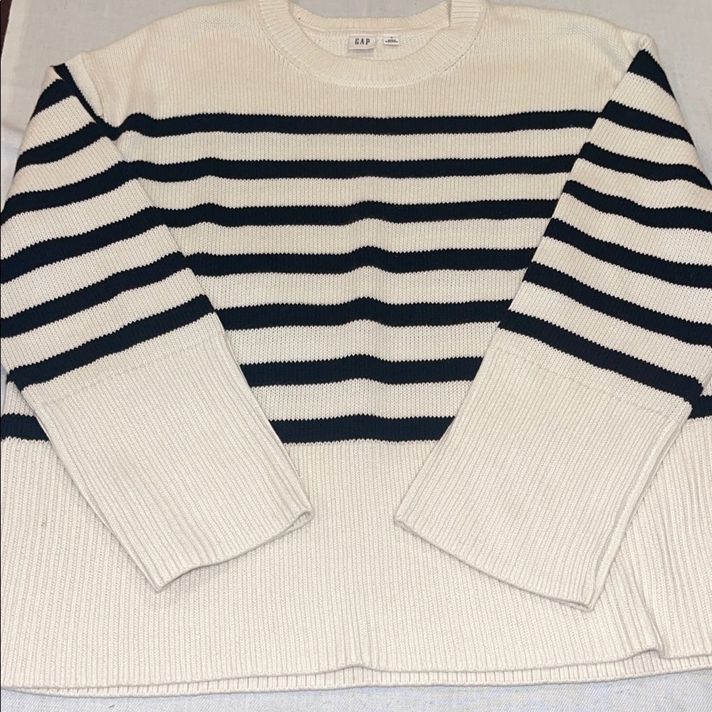 1611001 GAP Cream and Black Striped Pullover SZ S GUC